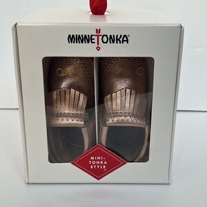 NIB Minnetonka Alex Infants Slip On Leather Moccasins Rose Gold Size 2 NEW 6-9 M